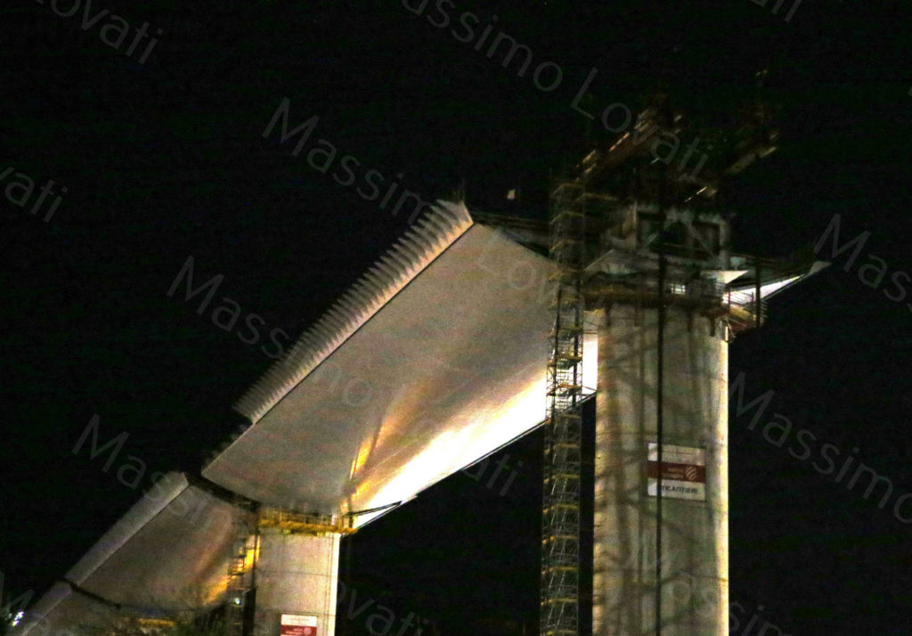 22/03/2020, Genova, Fasi di sollevamento in quota della campata P10-P11 del nuovo ponte sul Polcevera