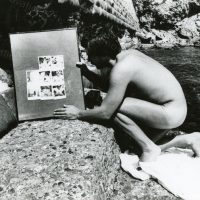1981, Performance "Auto manifestazione e auto identificazione corporea", con l'uso della Polaroid